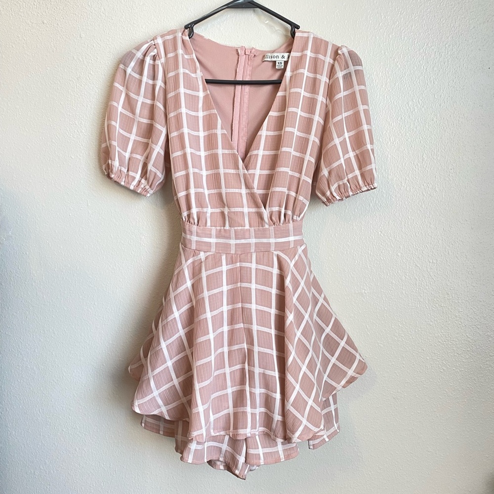 girly pink romper with bow, size XS 🎀